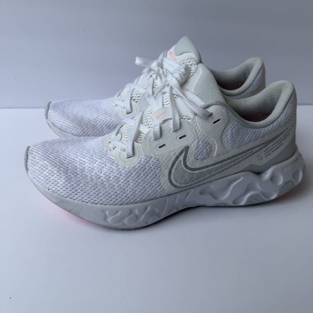 Nike Women's Renew Run 4 White Pink Size 11 Lace-Up Athletic Running Shoes